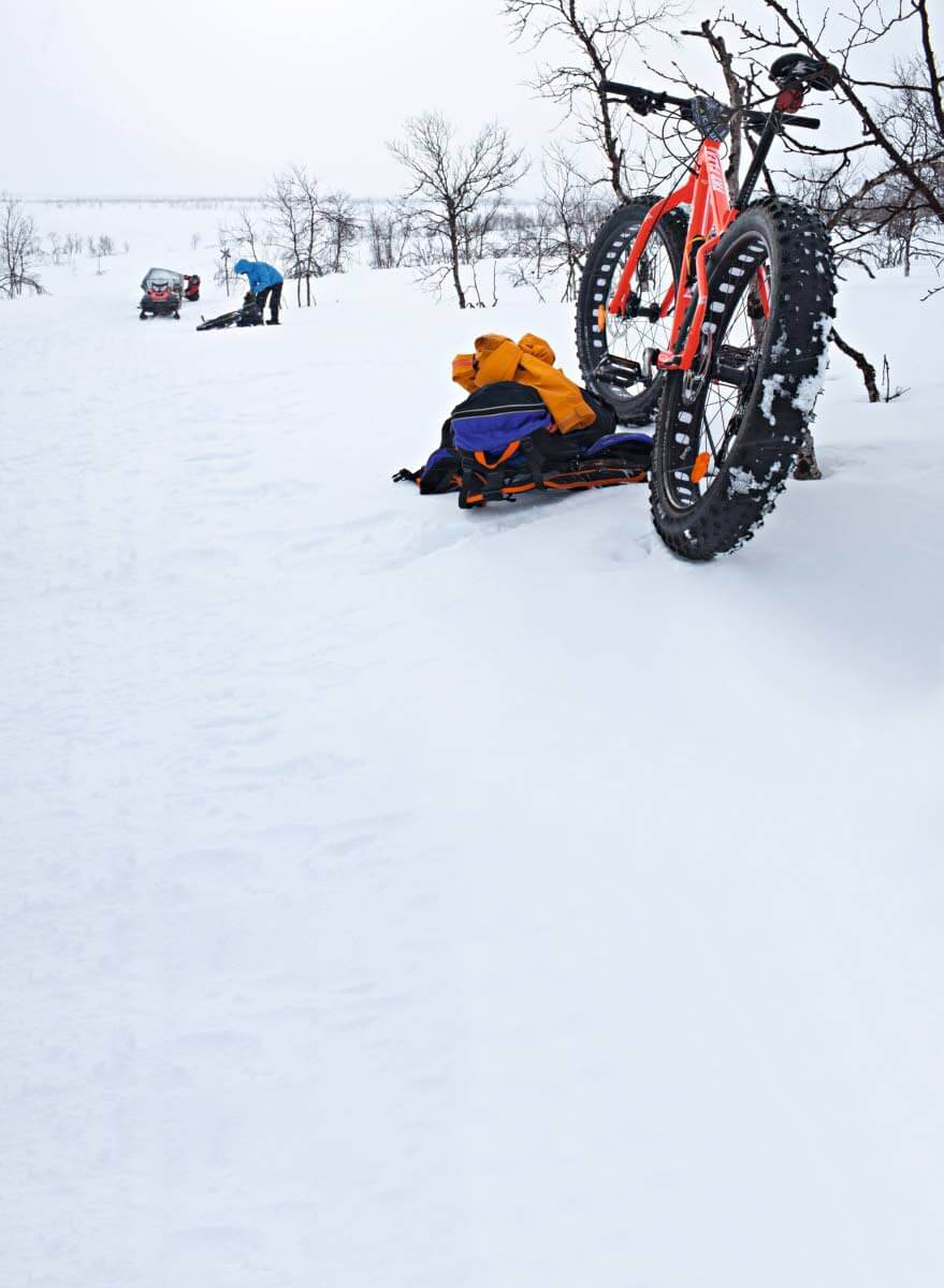 Lumipyry on yltymässä ja pyörän ketjut ovat juuri katkenneet. Mahdetaankohan Salvasjärvelle joutua ja mihin aikaan?