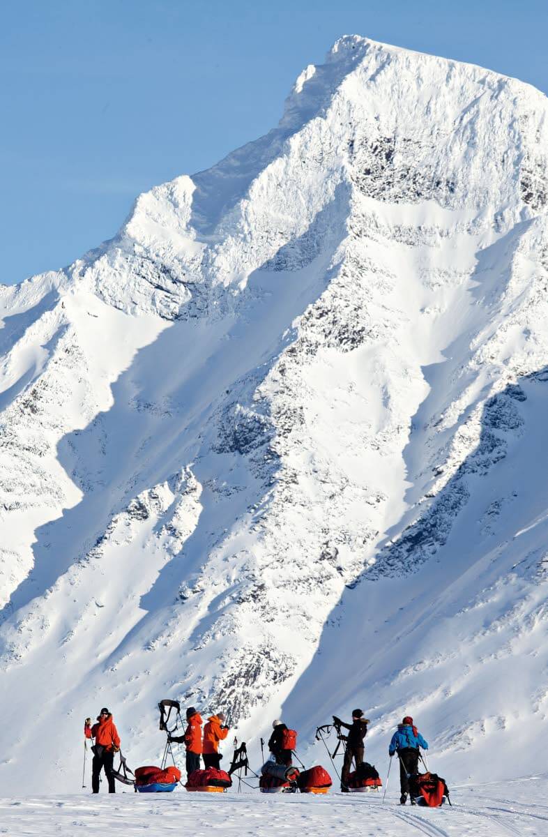 Bielajåhkå (800 m). Sarekin erämaassa maisemat ovat ajoittain varsin jylhiä ja taukopaikat aika ilmavia