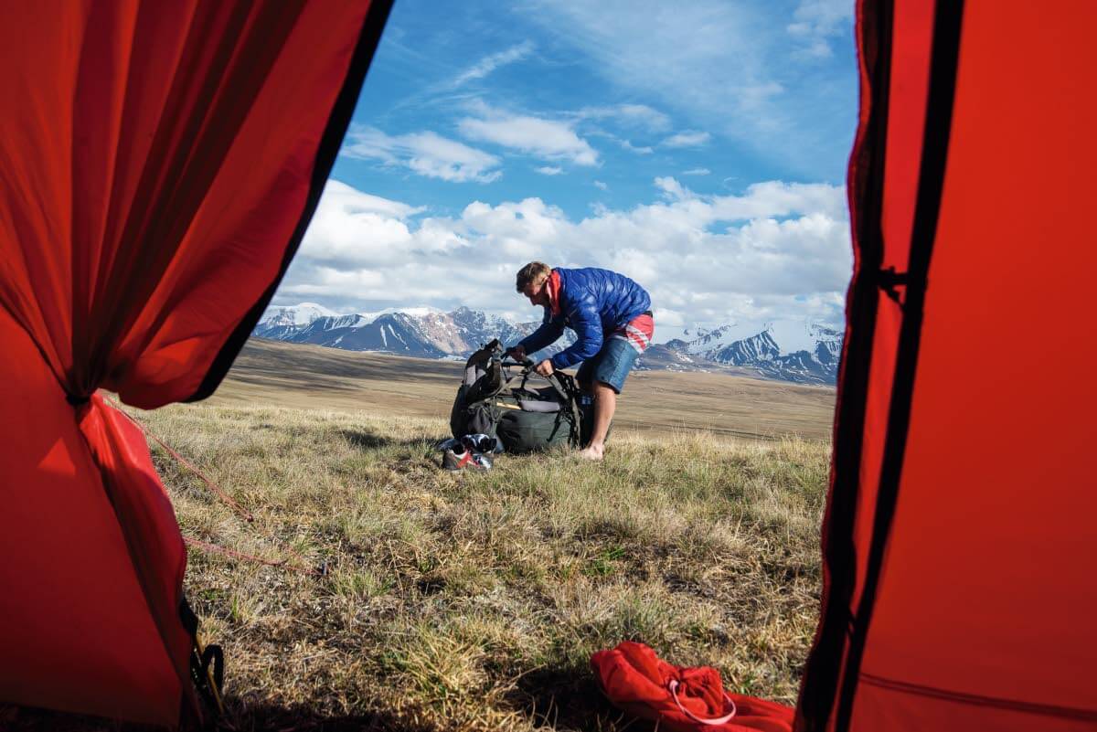 Luoteis-Mongolian erämaa, Altain vuoriston pohjoispuolelle ja Venäjän rajalla, on niin eristyksissä, että siellä elää useita villieläinlajeja, kuten uhanalainen lumileopardi