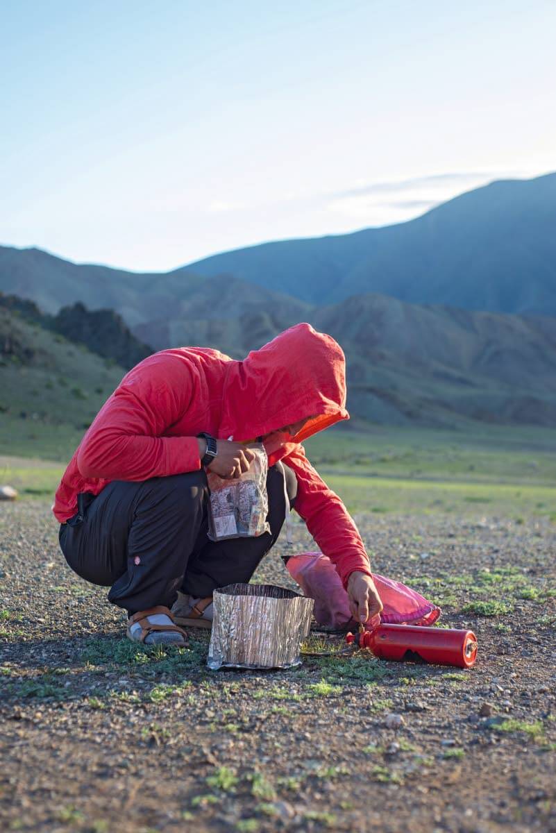 Mongoliasta on vaikea löytyää retkikaasua tai muita retkikeittimiin sopivia polttoaineita. Monipolttoainekeitin polttaa tarvittaessa vaikkapa dieseliä