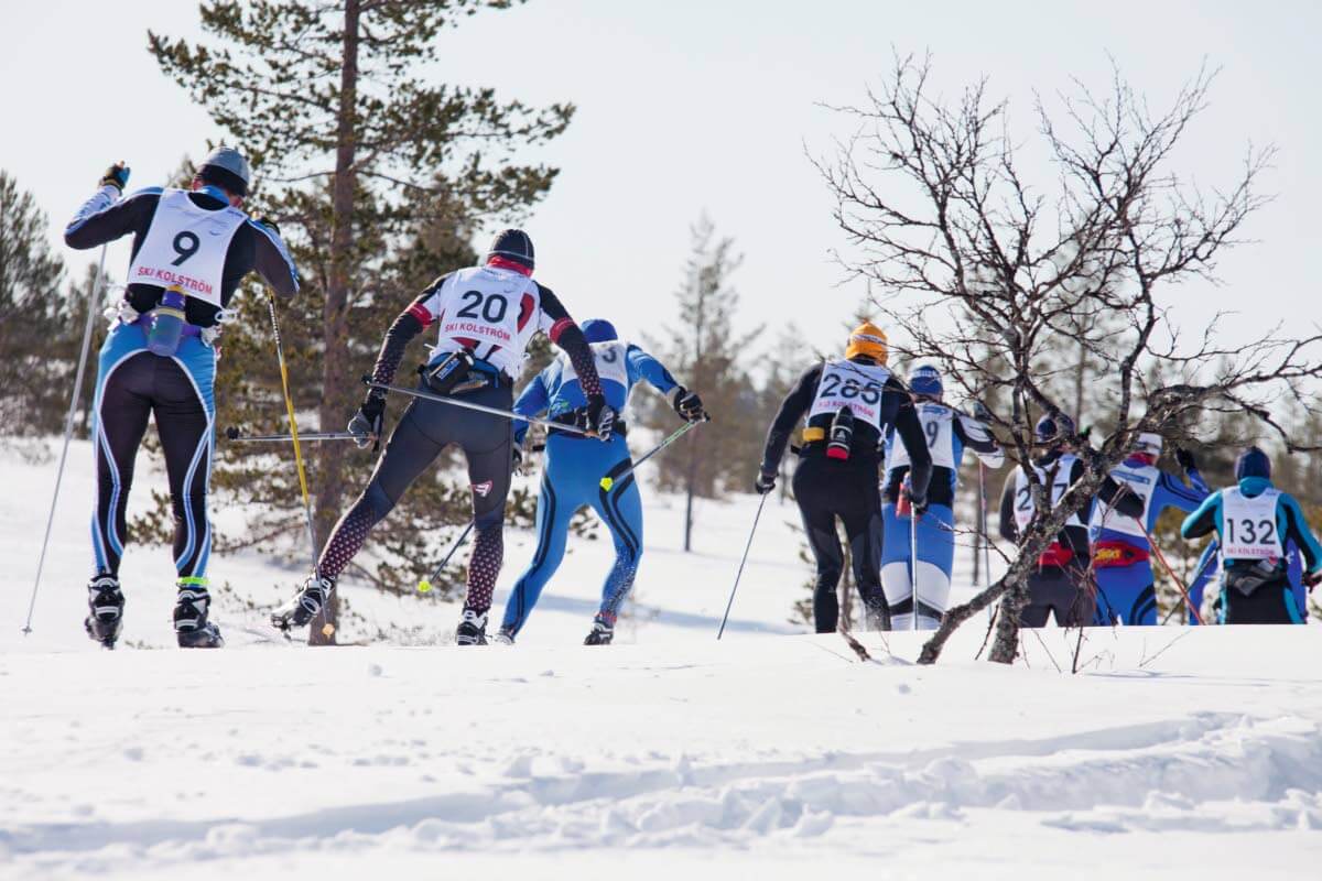 Suunnilleen koulujen hiihtolomista pääsiäiseen ulottuva talven selän taittumisen jälkeinen ajanjakso on massahiihtojen aikaa, jolloin tarjontaa riittää vähintään jokaiselle viikonlopulle. Kuva: Sauli Herva.