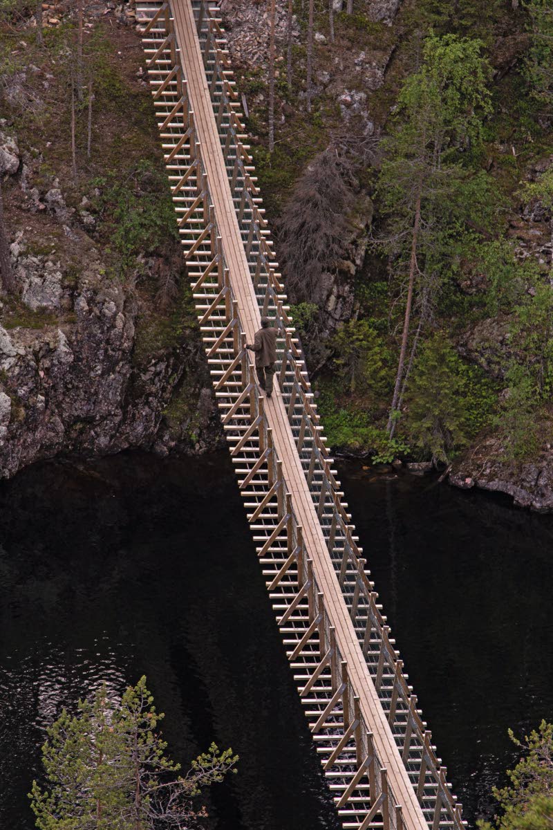 Julma-Ölkky on Hossan tunnetuimpia nähtävyyksiä. Se ei sovellu pyöräilyyn, mutta kannattaa katsastaa jalan tai vesiteitse. Kuva: Tapani Leppänen.