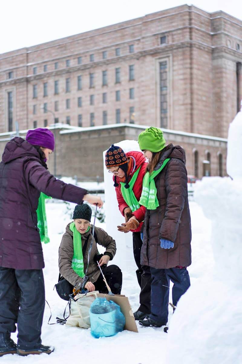 Suomen Latu haastoi eduskuntapuolueet tammikuun lopussa rakentamaan lumiukkoja. Kuva: Sampsa Sulonen