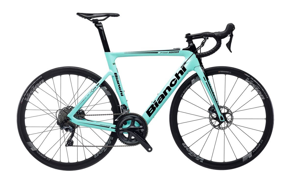 Kilpageometrialla varustettu Bianchi Aria e-Road (4 669 €) on vaativan maantiepyöräilijän kuitupyörä, jossa on Ebikemotionin moottori ja Ultegran osat