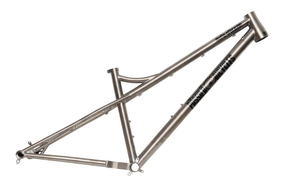 Pässilä valmistaa titaanirunkonsa Kiinassa asiakkaan tilauksesta