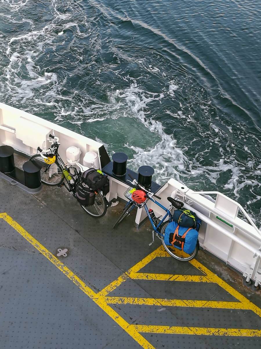 Pyörät mahtuvat hyvin kulkemaan lautoilla.