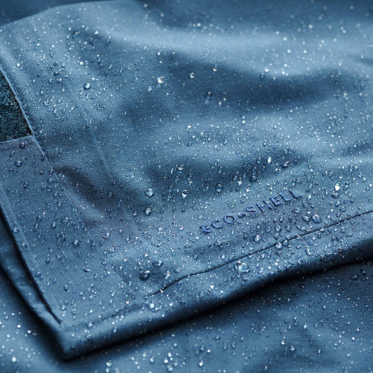 Fjällräven esitteli PFC-vapaan Eco-Shell -mallistonsa vuonna 2011.