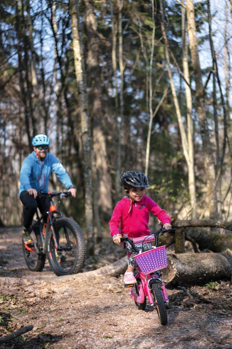 Maastopyöräilyä voi lapsi kokeilla myös aivan tavallisella pyörällä. Kuva: Sampsa Sulonen.