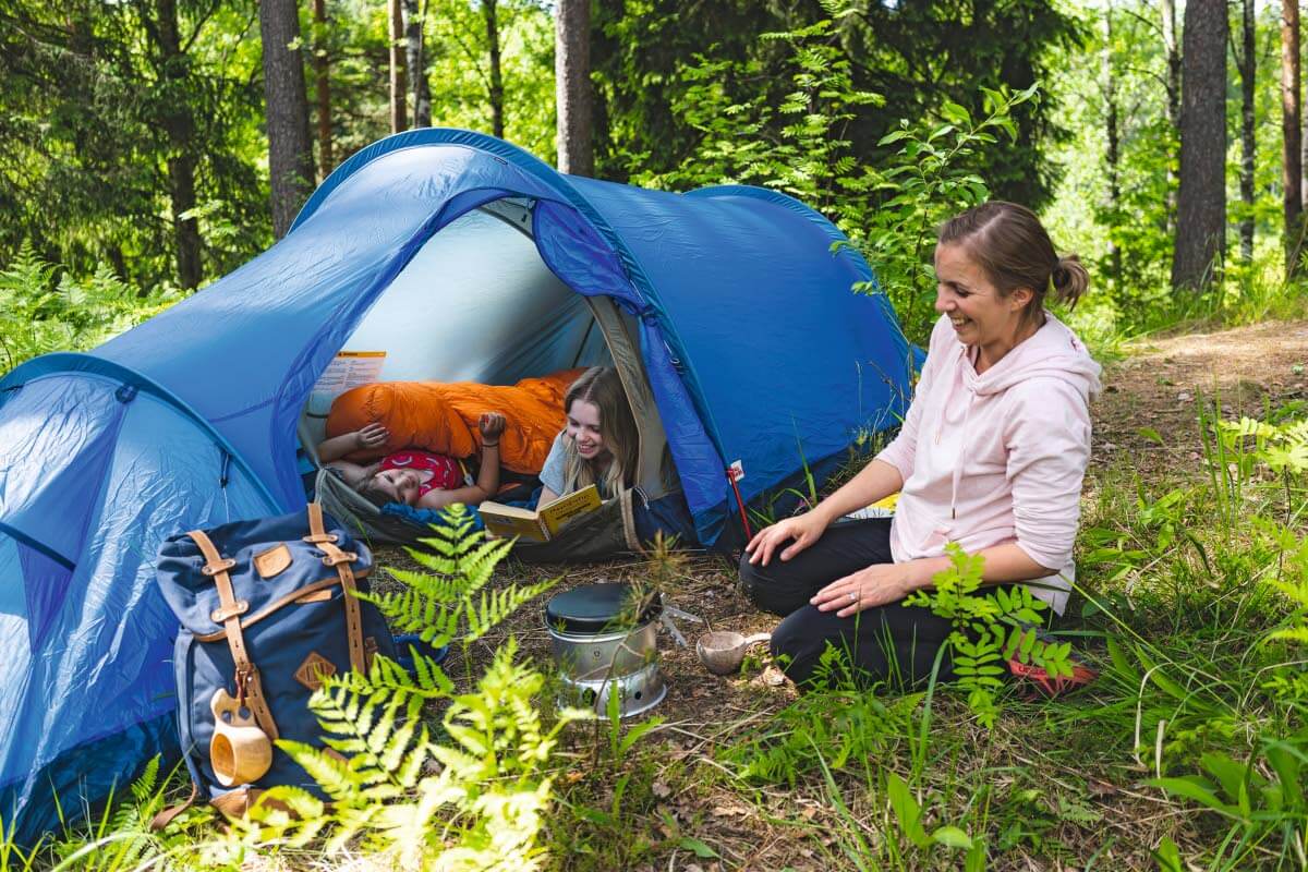 Retkeilyn voi aloittaa vaikka omalta takapihalta. Kuva: Sampsa Sulonen.