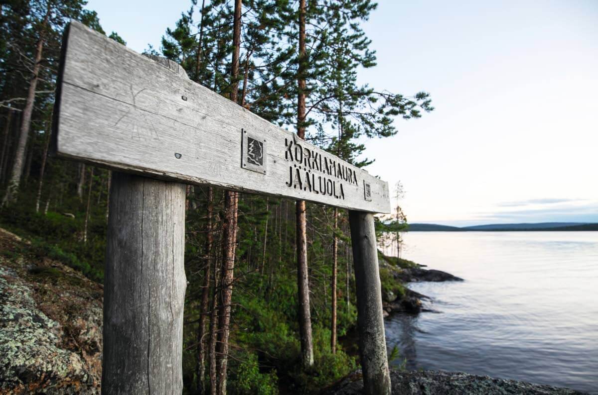 Jääluola sijaitsee Korkia-Mauran saarella. Kuva: Markus Sirkka.