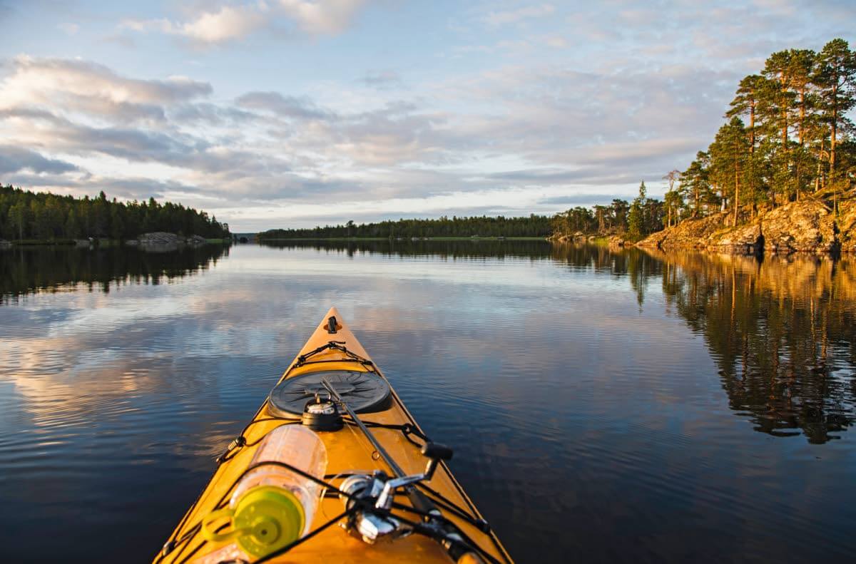 Tyyni kesäilta Inarijärvellä. Kuva: Markus Sirkka.