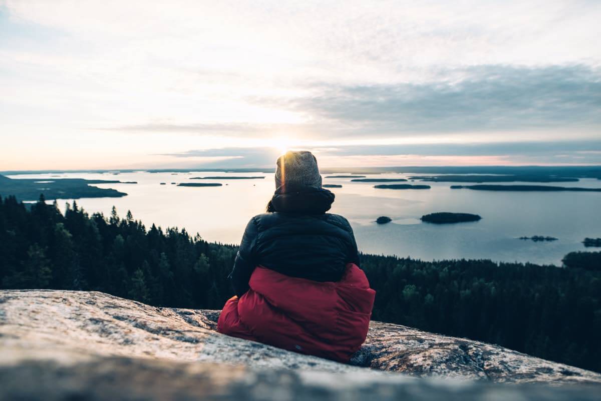 Viileänä kesäaamuna voi ryömiä makuupussin sisään ihastelemaan kansallismaiseman auringonnousua