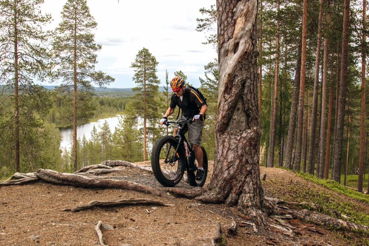 Syötteen kierros tunnetaan harjumaisemistaan.