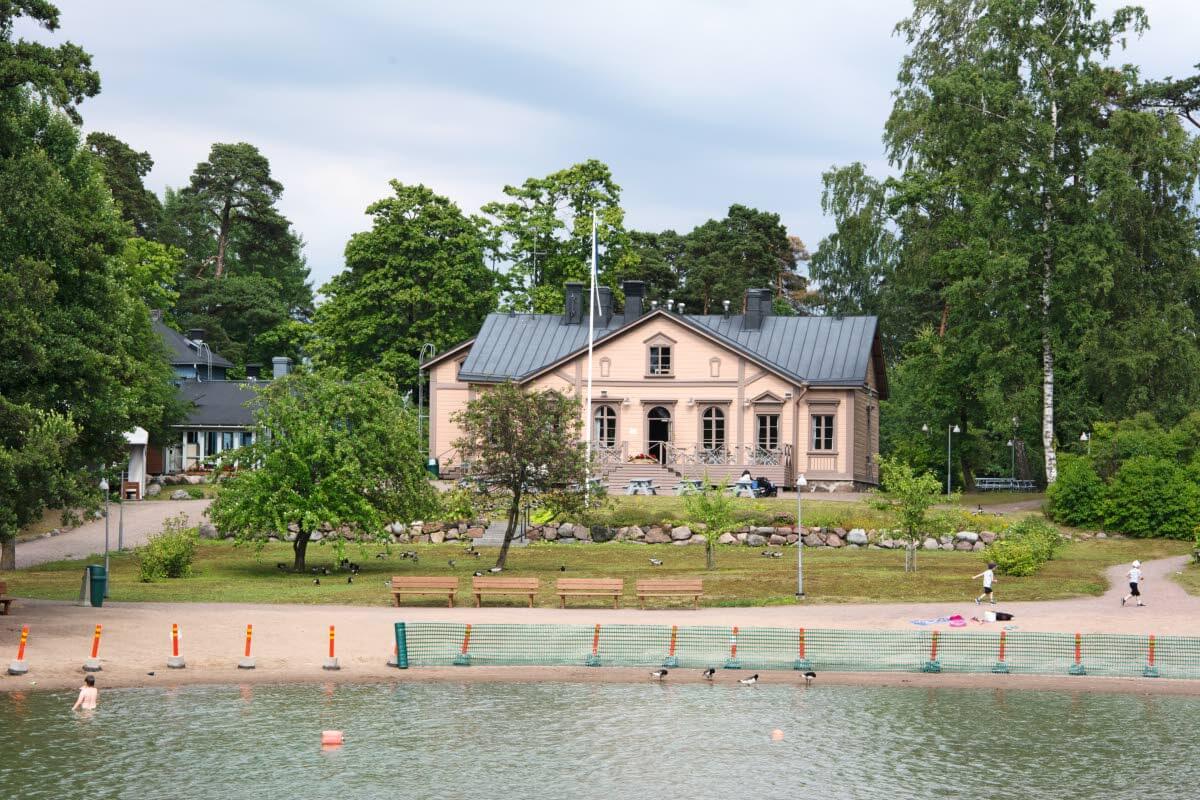 Mustasaaren valtteja ovat rauha ja hyvät palvelut