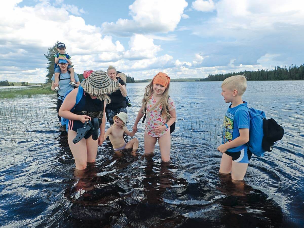 Palaamassa Harakkasaaresta mantereen puolelle
