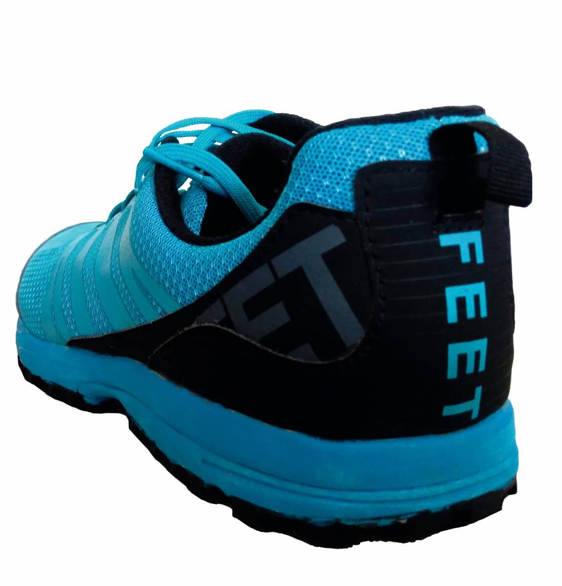 Feet Trail on lestiltään leveämpi ja lenkkitossumaisempi, mutta sen saa kiristettyä varsin napakasti.