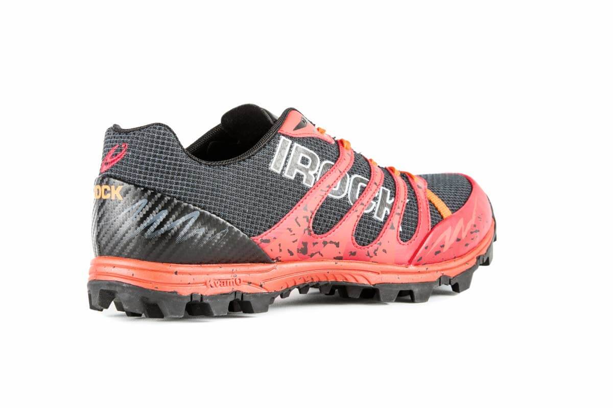 VJ Irock2 pitää minkä lupaa. Karkeilla nappuloilla varustettu butyylikumipohja on ylivoimainen lähes kaikilla alustoilla