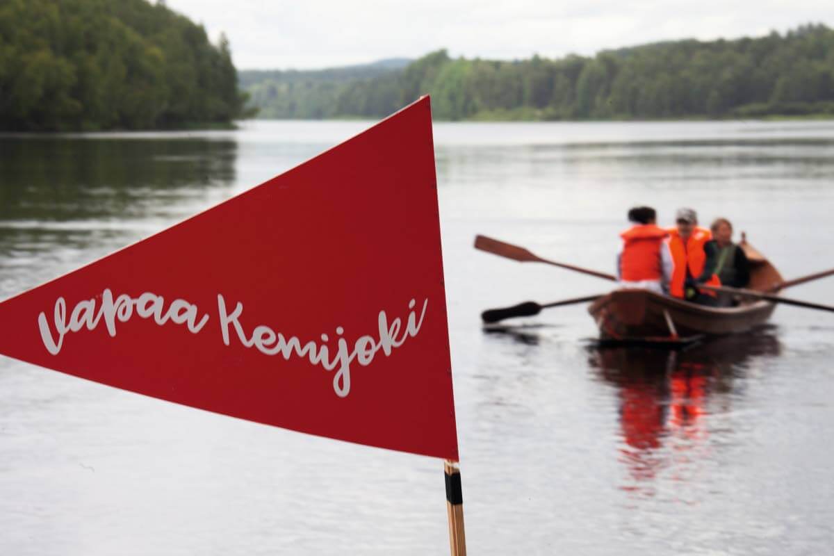 Sierilän soutu on aatteellinen tapahtuma, mutta samalla se on myös leppoisa ja huiman hieno souturetki. Kuva: Sauli Herva.
