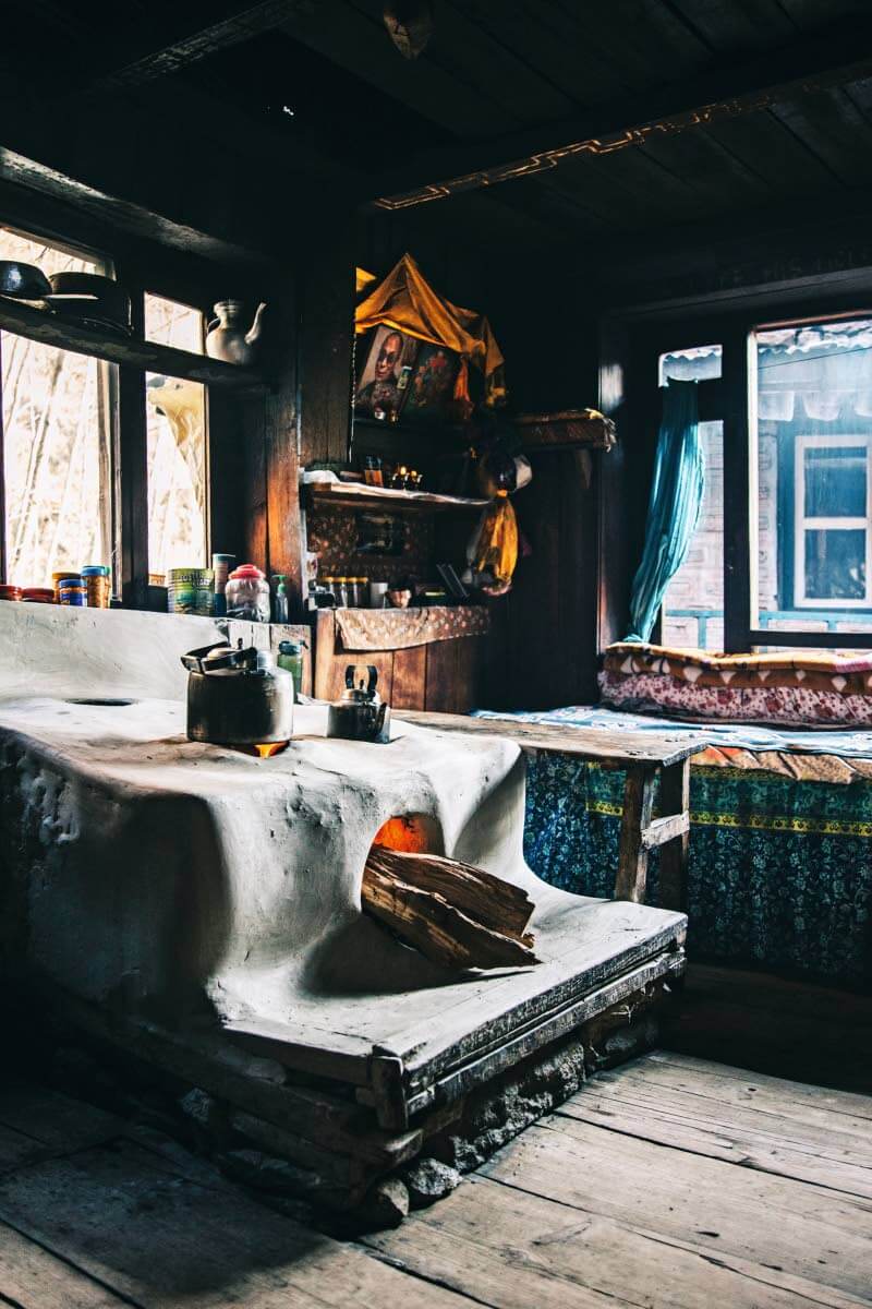 Perinteisessä nepalilaisessa keittiössä ruoka valmistetaan avotulella. Kuva: Marinella Himari.