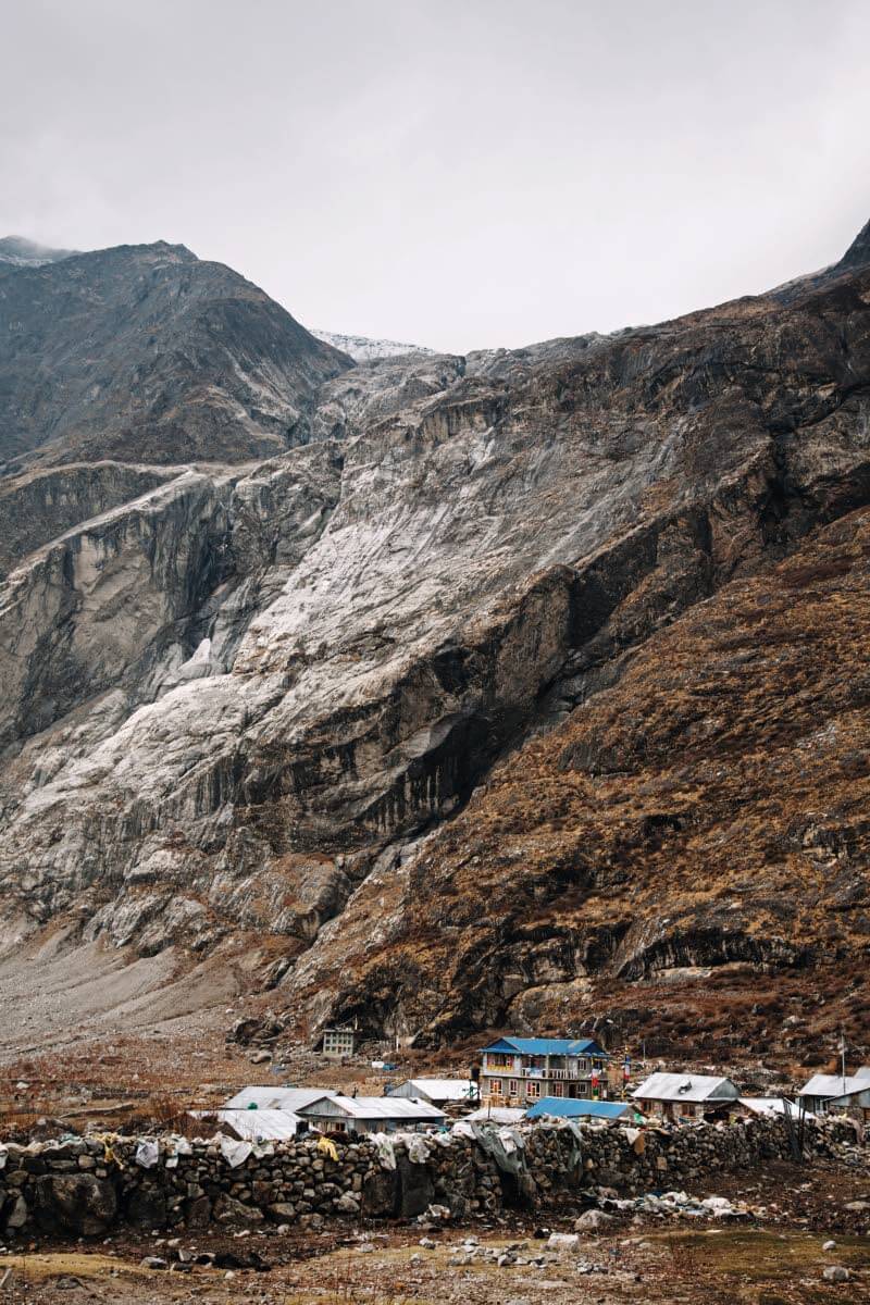 Yhdestä historian voimakkaimmista maanjäristyksistä kärsinyttä Langtangia uudelleenrakennetaan koko ajan. Kuva: Marinella Himari.