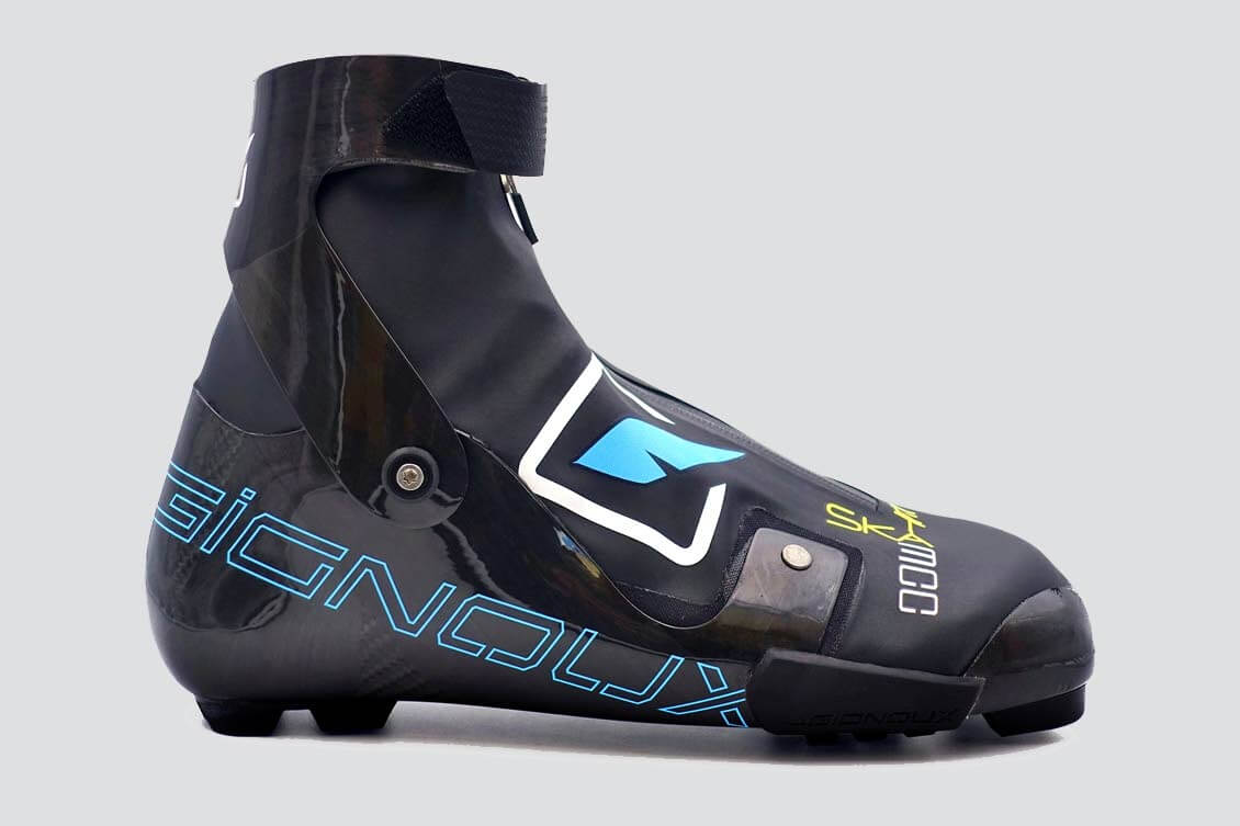 Pierre Gignoux Skate 300 on maailman kevein, vain 650 g parilta painava luisteluhiihtokenkä. Hiilikuituun erikoistunut ranskalaisyritys on ollut kehittämässä myös samaan patenttiin perustuvia Salomonin S-Lab -monoja. pierregignoux.fr.