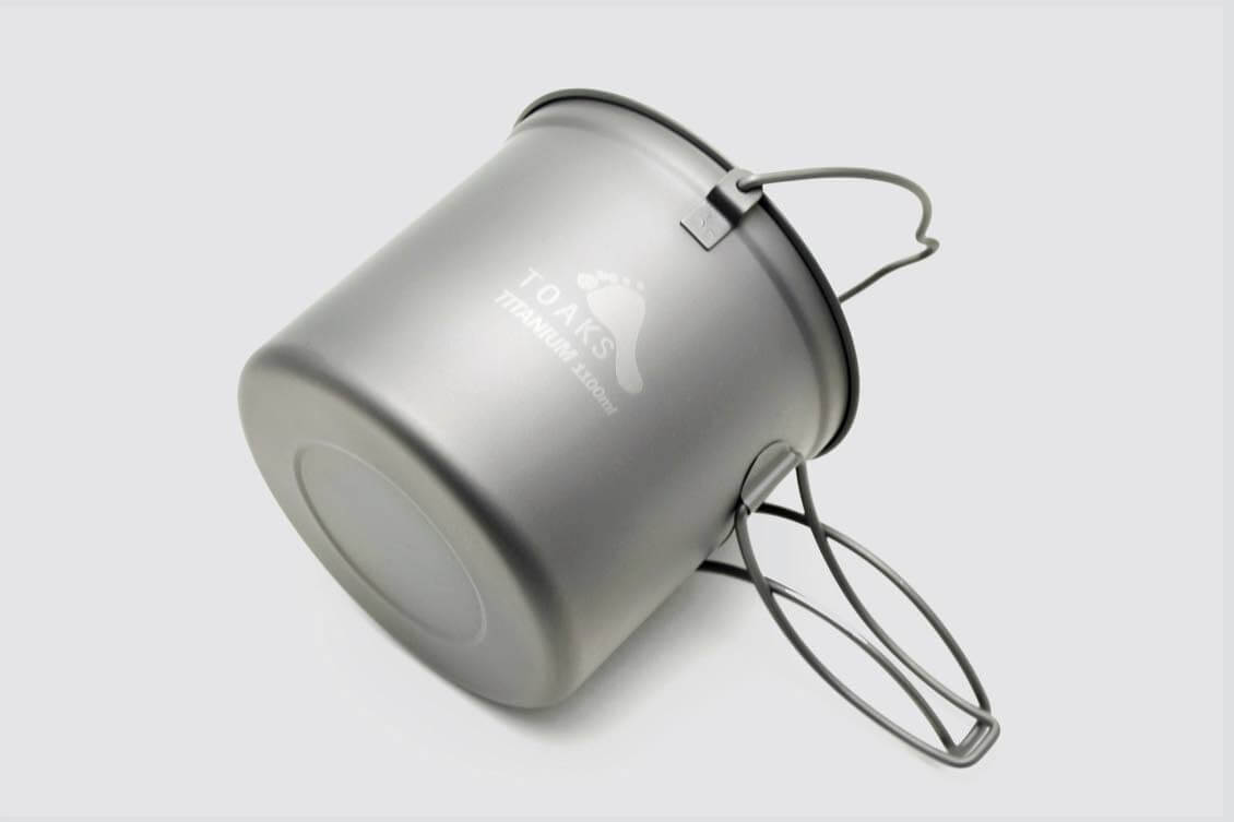 Toaks Titanium Pot painaa 1,1 litran kokoisena vaivaiset 145 grammaa. Tällaisella kattilalla keittelee vedet kahden hengen retkikunnalle. toaksoutdoor.com.