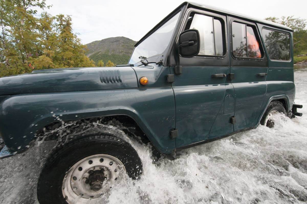 Hiipinätuntureilla on vähän maanteitä ja nekin harvat verrattain huonokuntoisia