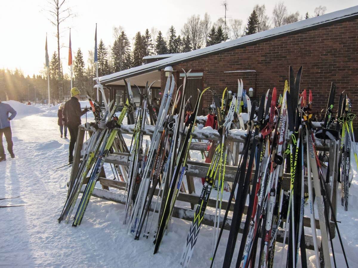 [01] Maunulan ulkoilumaja. Helsingin legendaarisin latukahvila. Upea tunnelma ja runsas valikoima itsetehtyjä leivonnaisia.
