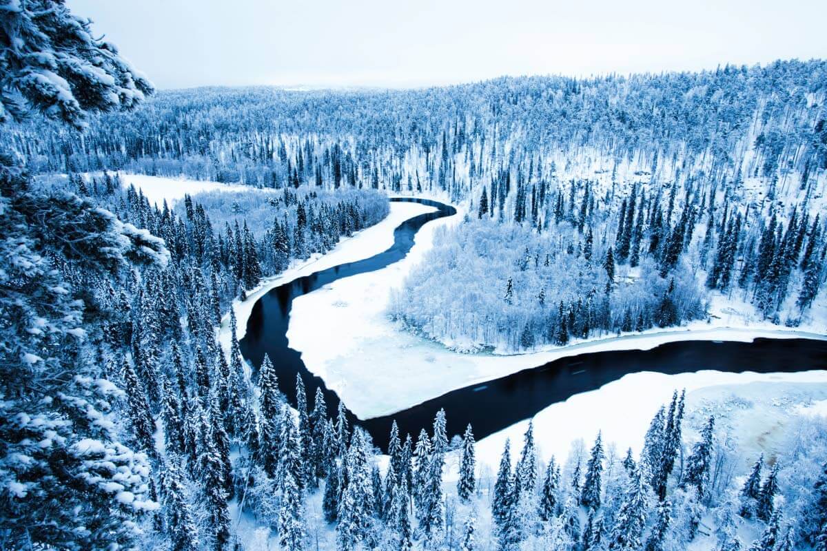 Aikanaan Kitkajoki olisi haluttu valjastaa sähköntuotantoon. Kun nyt katsoo maisemaa, niin on todettava, että onneksi suojelijat voittivat 