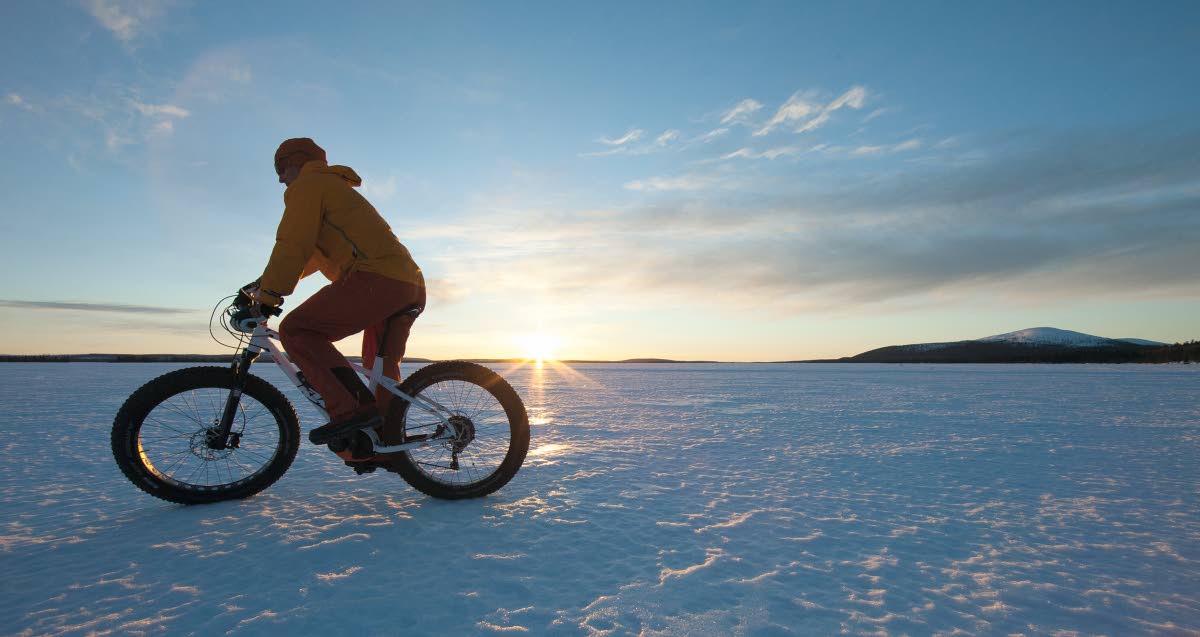 Talvipyöräily on tullut Tunturilappiin jäädäkseen. Pallastunturien tienoot ovat siihen mahtavaa seutua varsinkin keväthankien aikaan