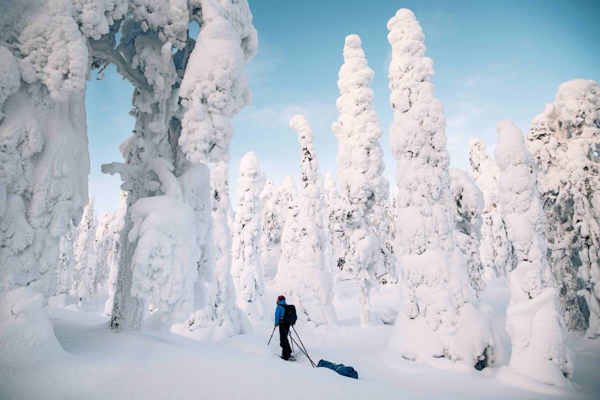 Iivaaran maisemissa ei näkynyt montaa kulkijaa, ja ylhäällä vaaran päällä tuntui, kun olisi kauempanakin erämaassa retkellä.