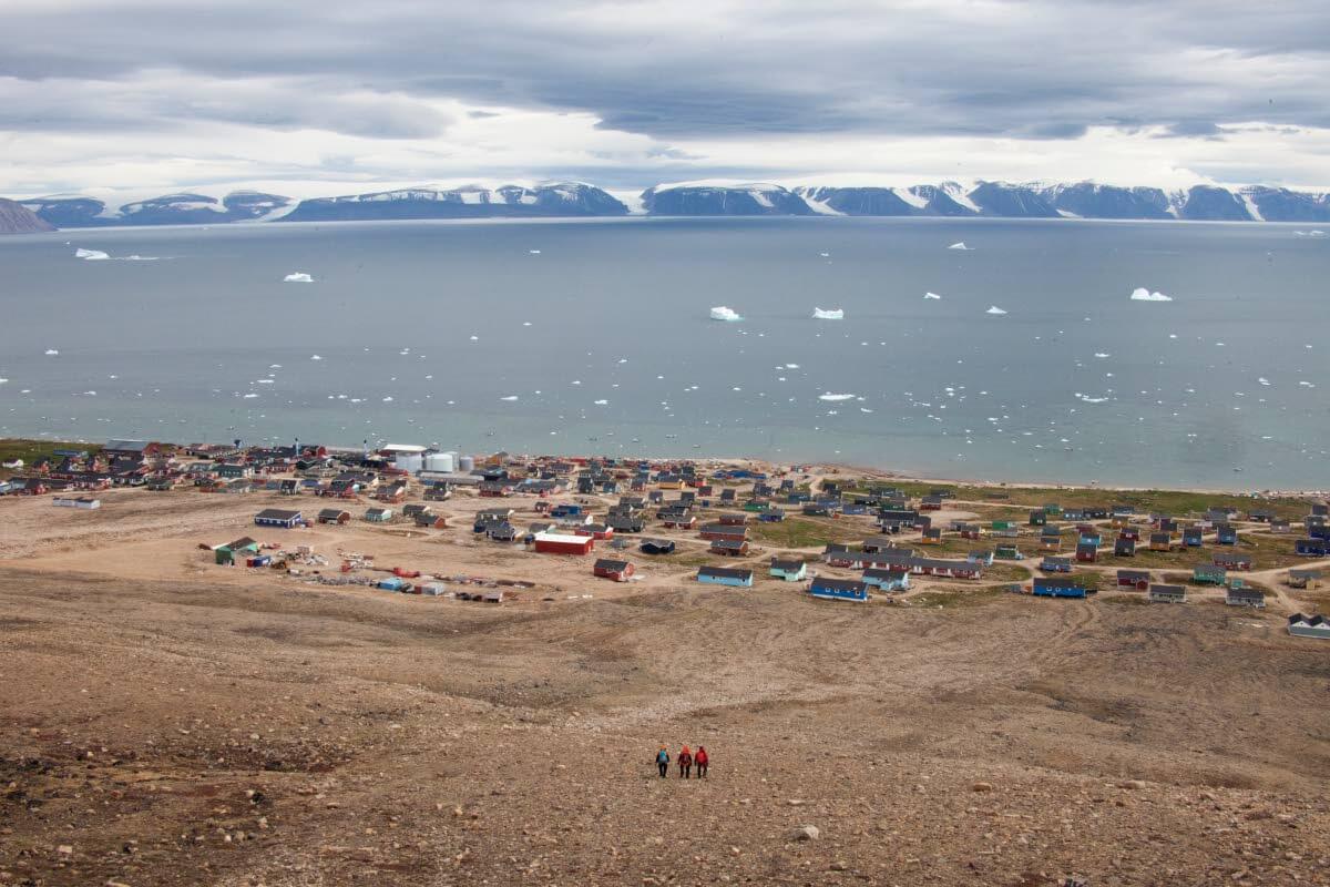 Polaarieskimoiden pääkaupunki Qaanaaq sijaitsee Luoteis-Grönlannissa Inglefield vuonon pohjoisrannalla 78. leveysasteella