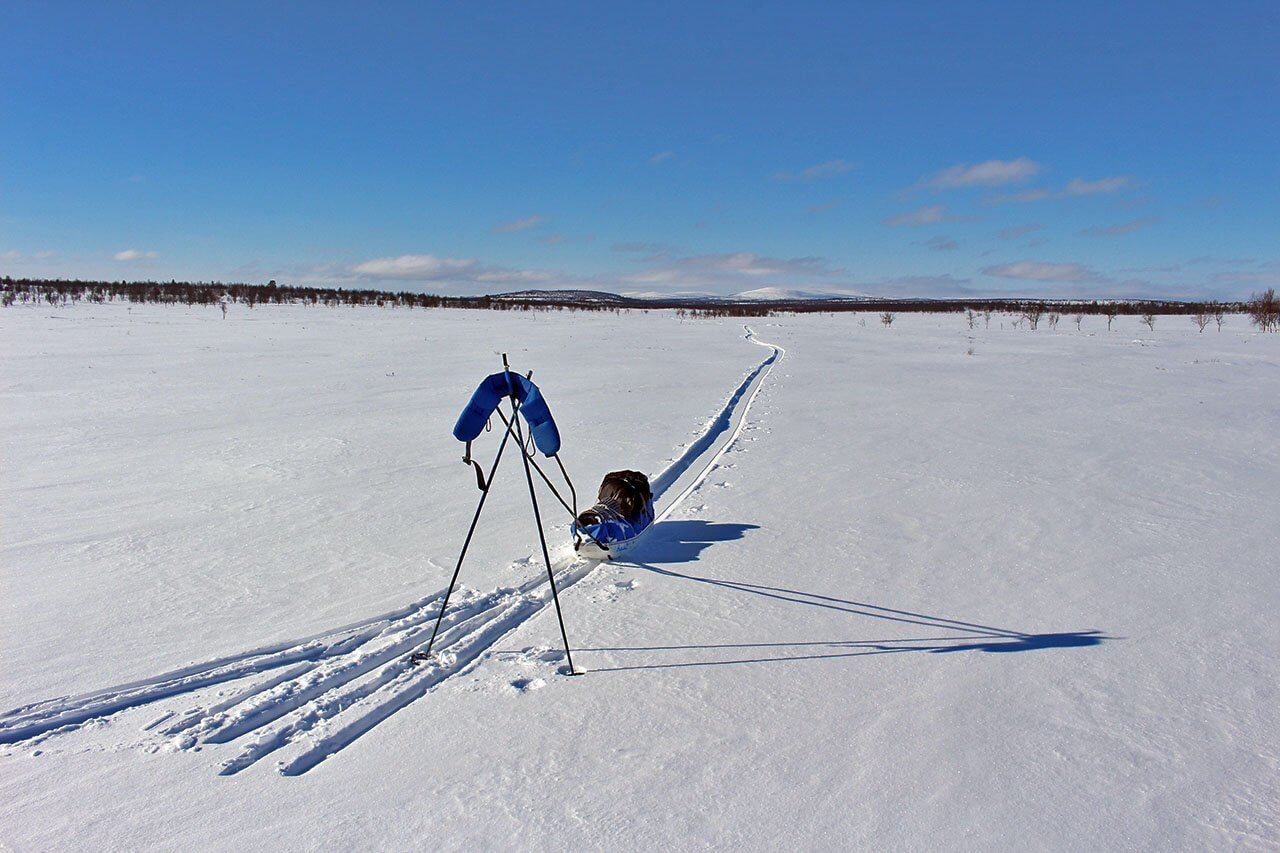 Ruohtir ja muut Kevon tunturipäät piristivät maisemaa Cuokkašjávrin lähellä. Kuva: Jouni Laaksonen.