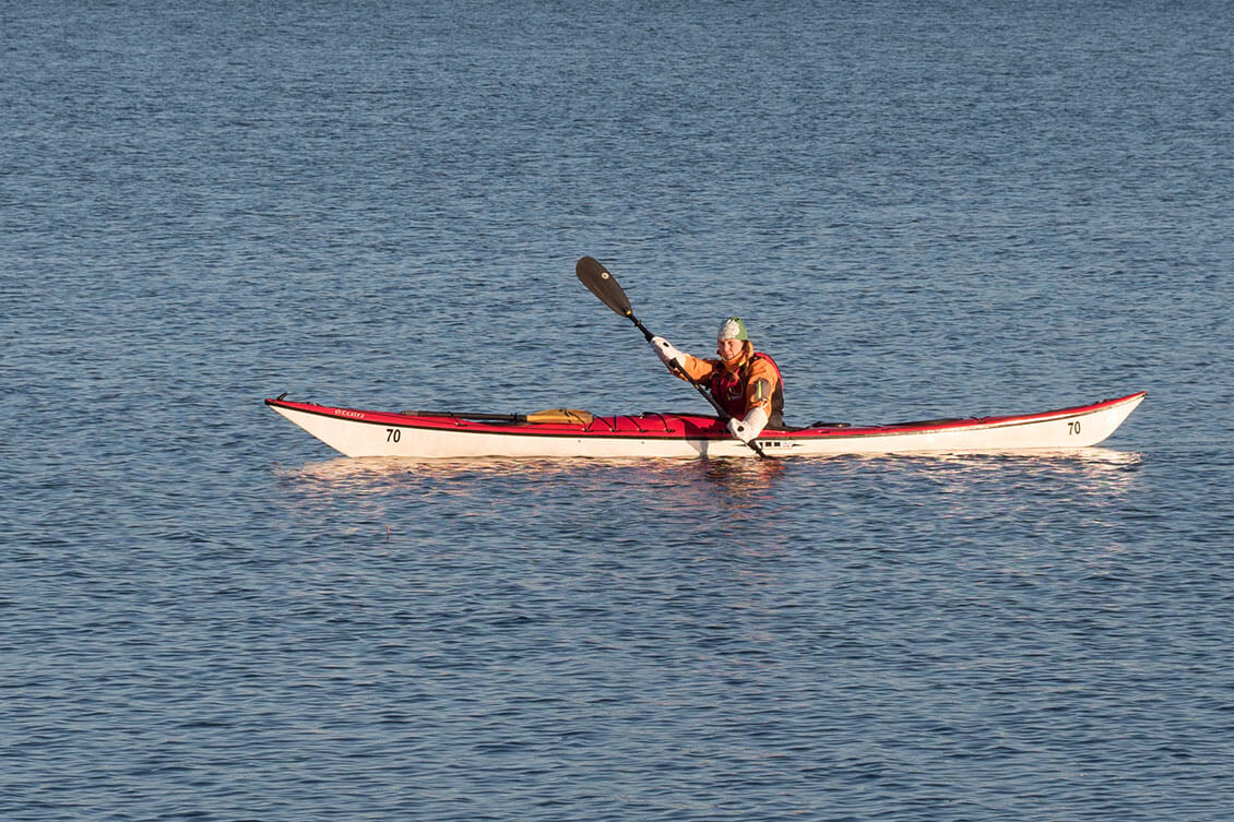 [02] Kädet tikkusuorina meloen voi etsiä oikeanlaista vartalonkiertoa ja saada näin suurimmat lihakset töihin. Kuva: Tom Toivonen.