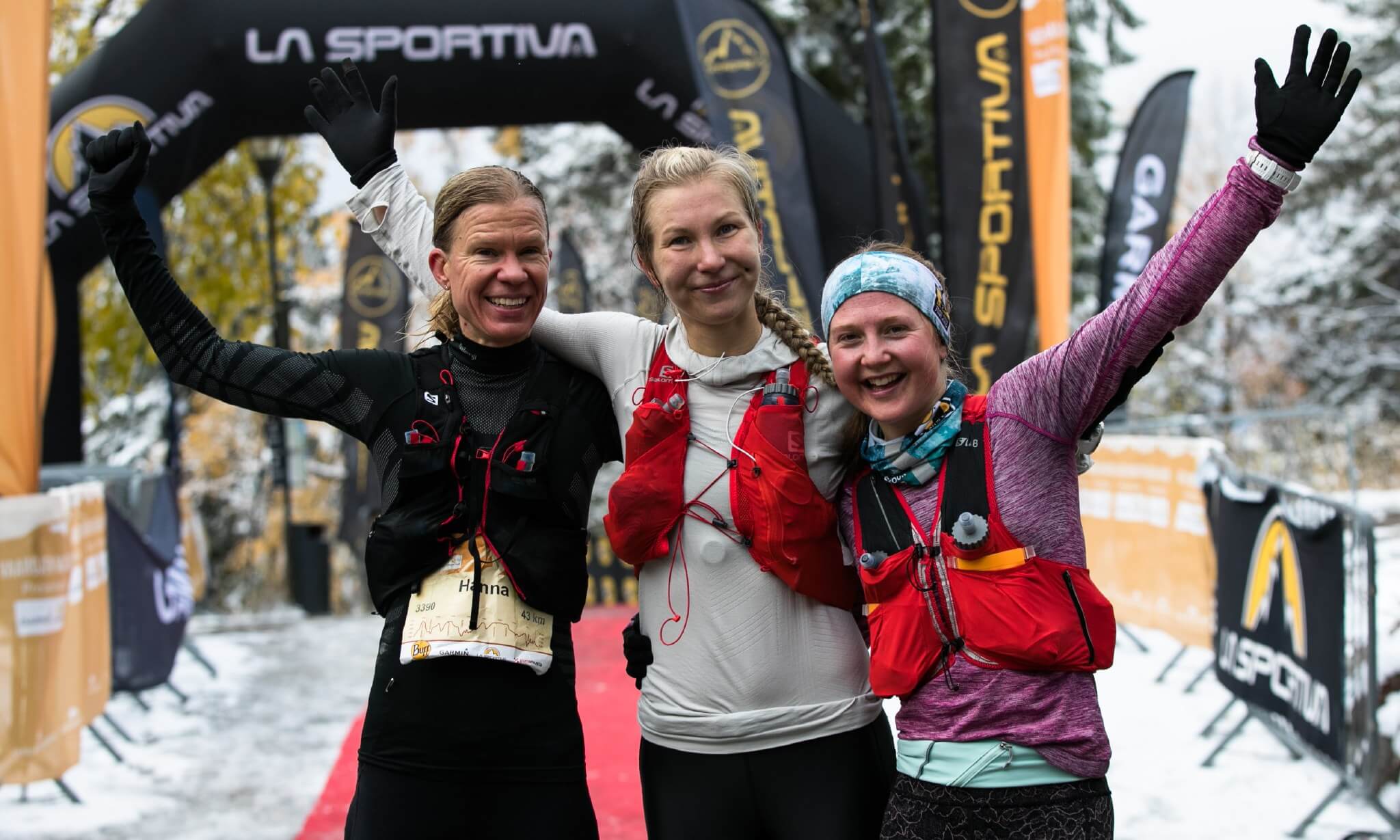 Naisten 42,5 km kolme parasta Hanna Jantunen, Susanna Ylinen ja Julia Silvennoinen.