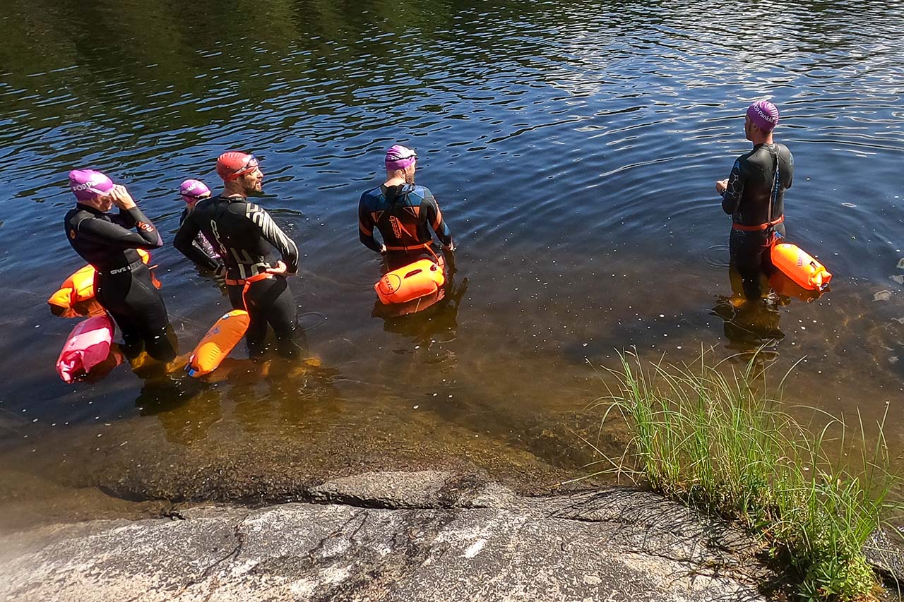[03] Uimakaverit tuovat turvallisuutta. Kuva: Vuokko Nissinen.