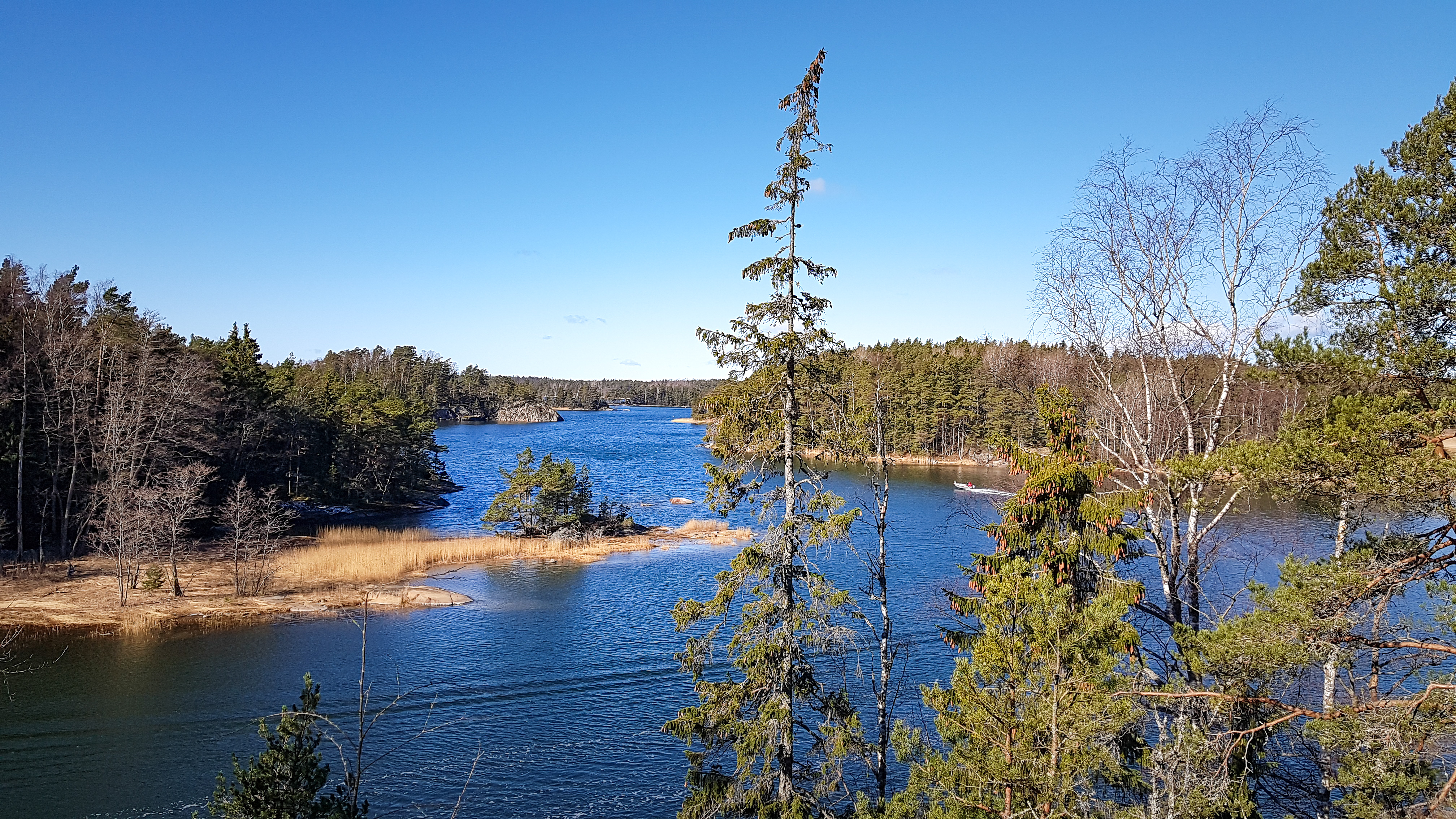 Luontopolku vie upeisiin merimaisemiin. Kuva: Mika Markkanen.