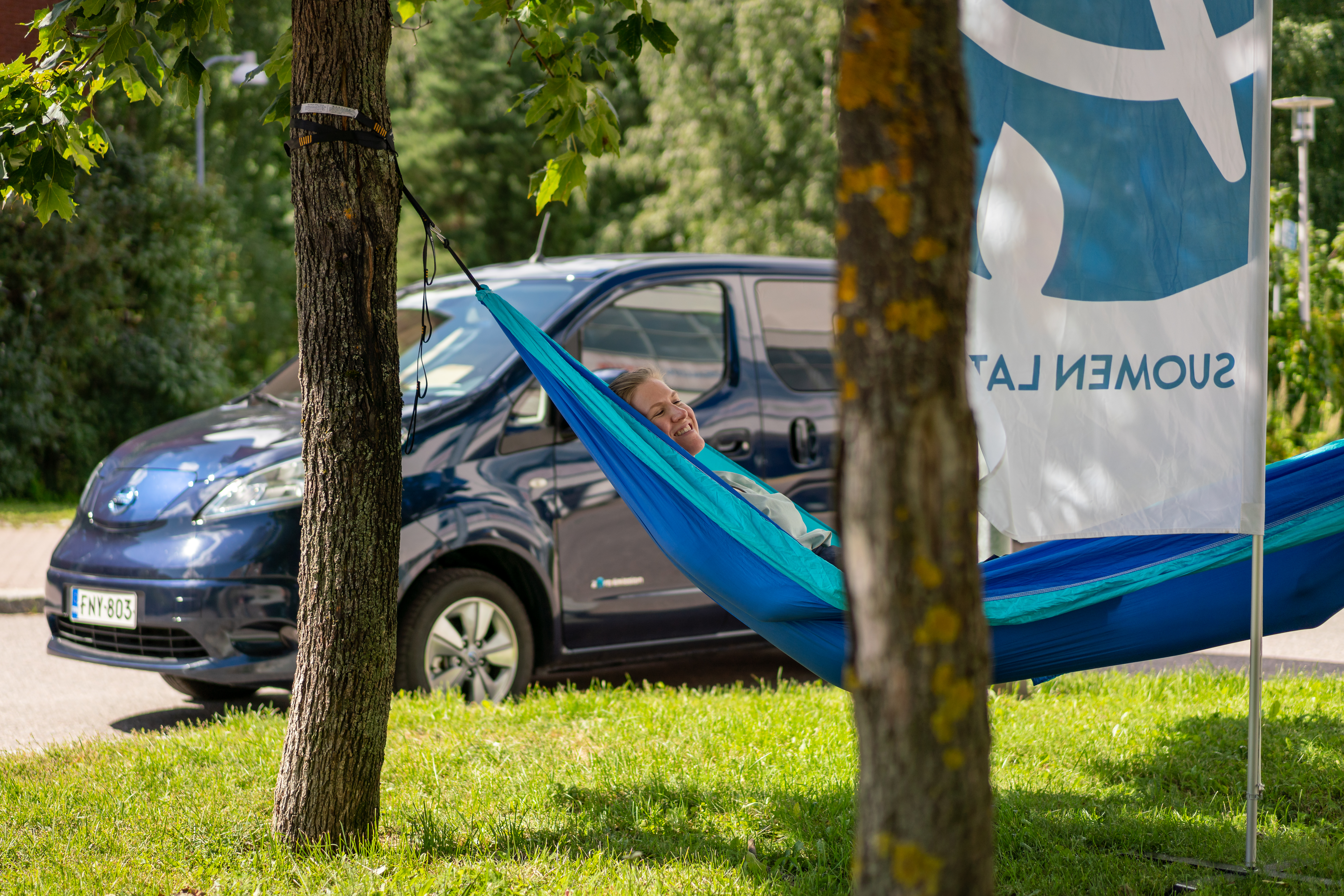 Nissan e-NV200-Evalia-sähköpakettiauto kulkee mukana Rakastu retkeilyyn -kiertueella. Kuva: Sampsa Sulonen.