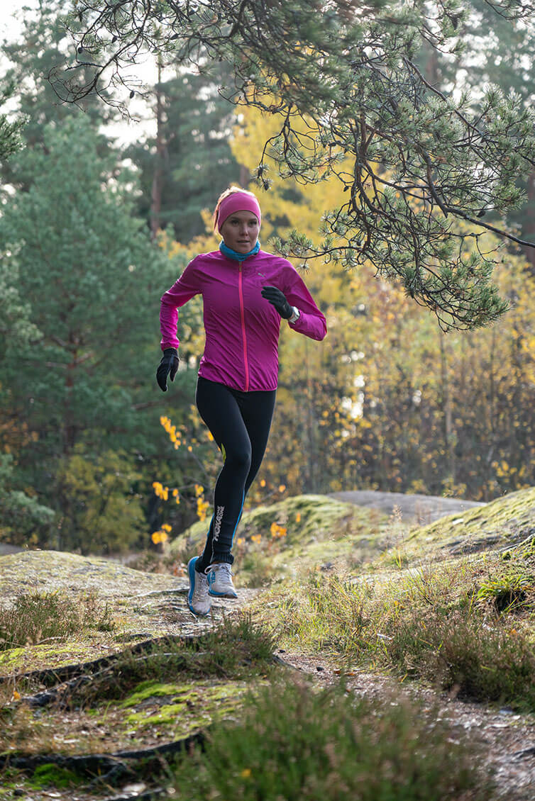Vaihteleva maasto tekee juoksusta intervalliharjoittelua. Kuva: Sampsa Sulonen.