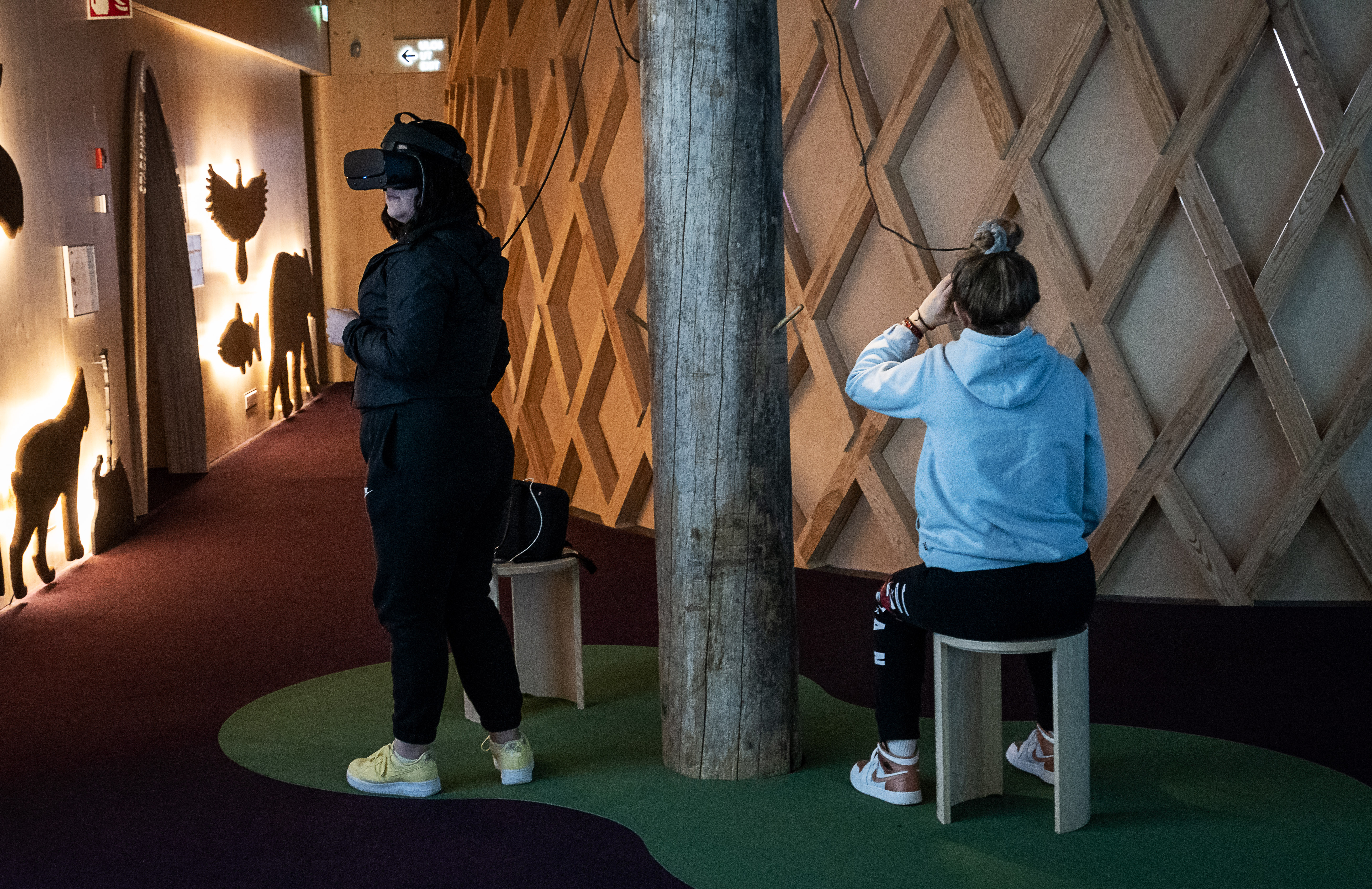 VR-laseilla pääsi virtuaalimatkalle eri puolille Suomea.