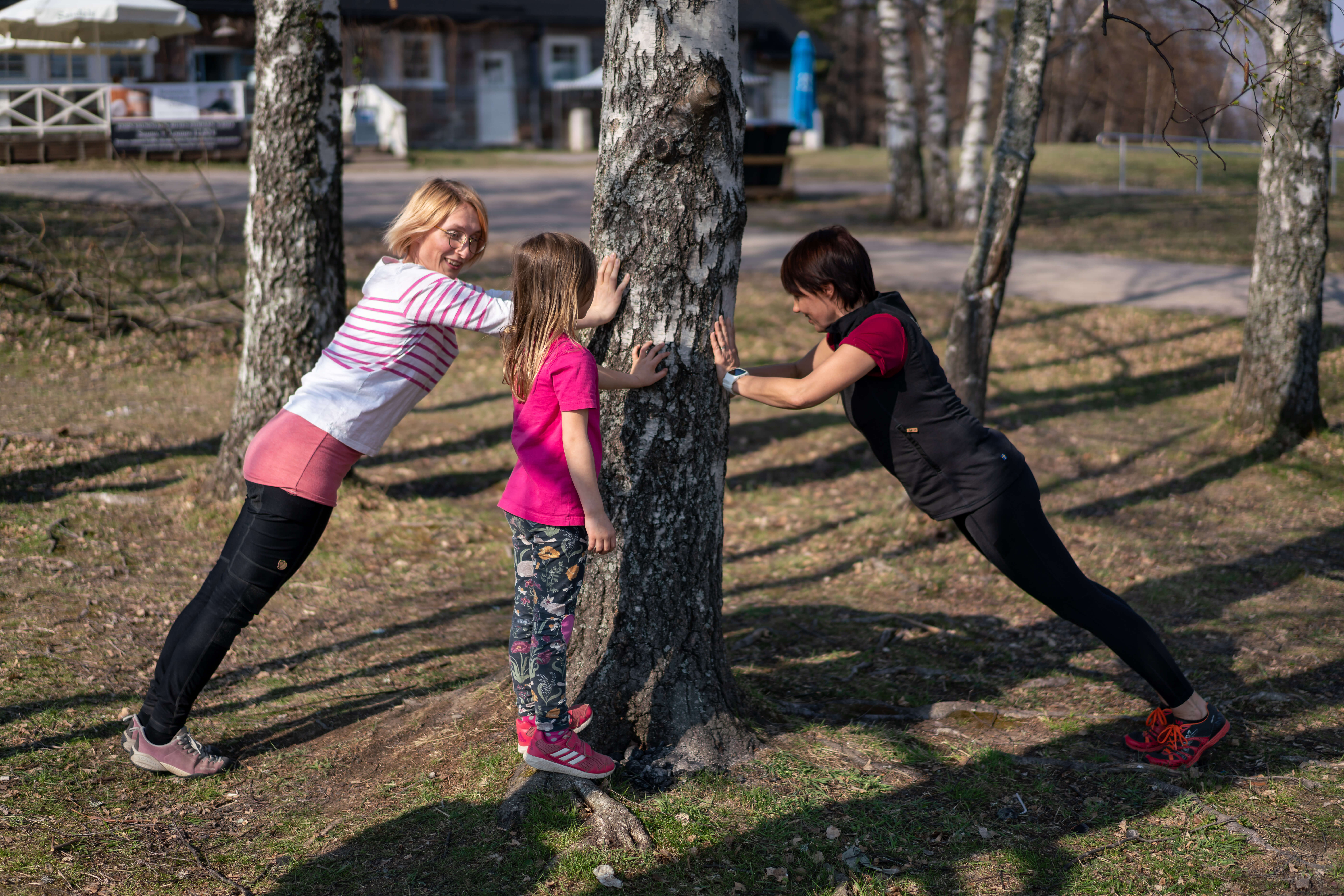Etunojapunnerrus onnistuu puuta vasten! Kuva: Sampsa Sulonen.