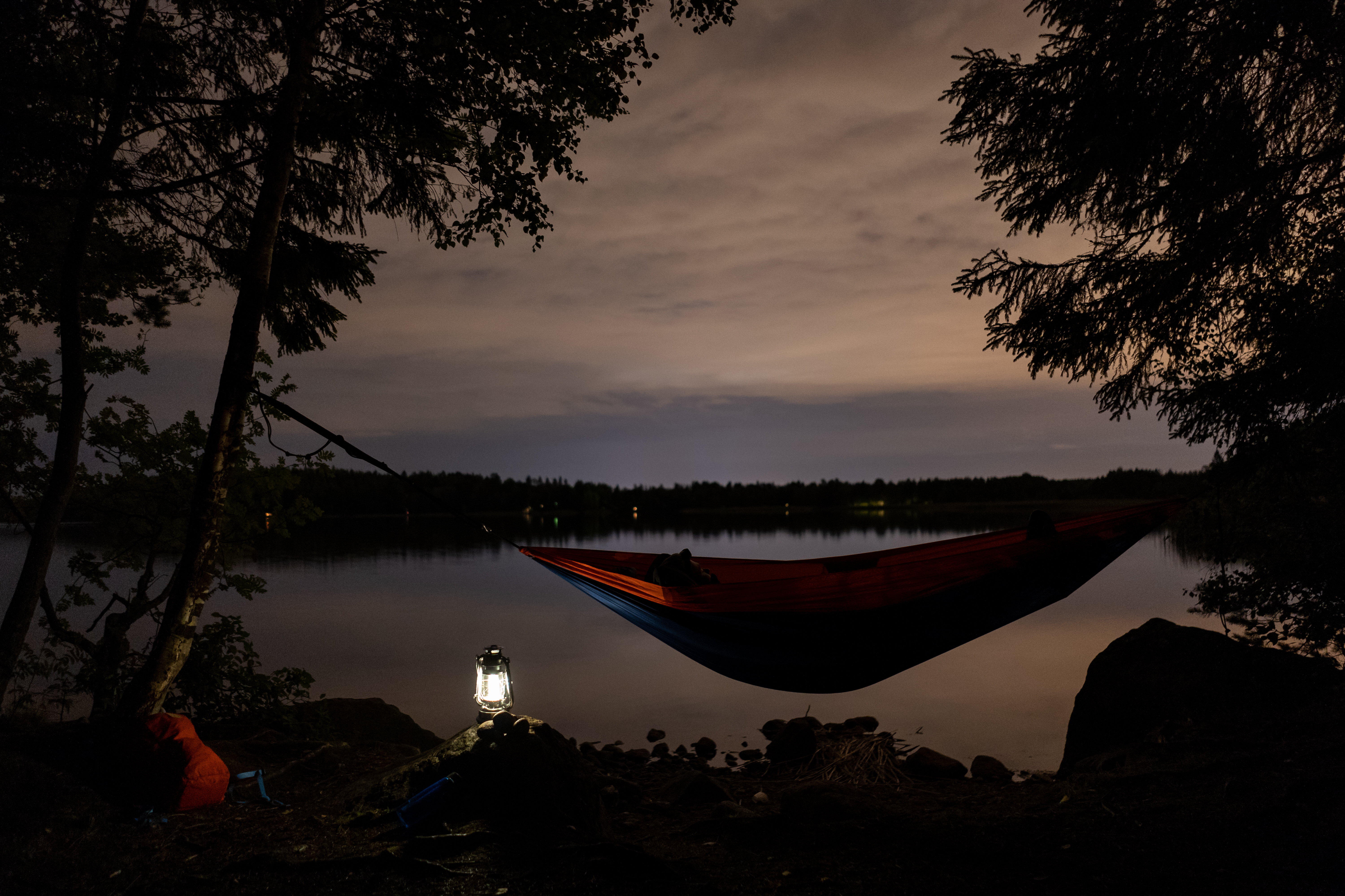 Yö laskeutuu Murhaniemeen. Kuva: Sampsa Sulonen.