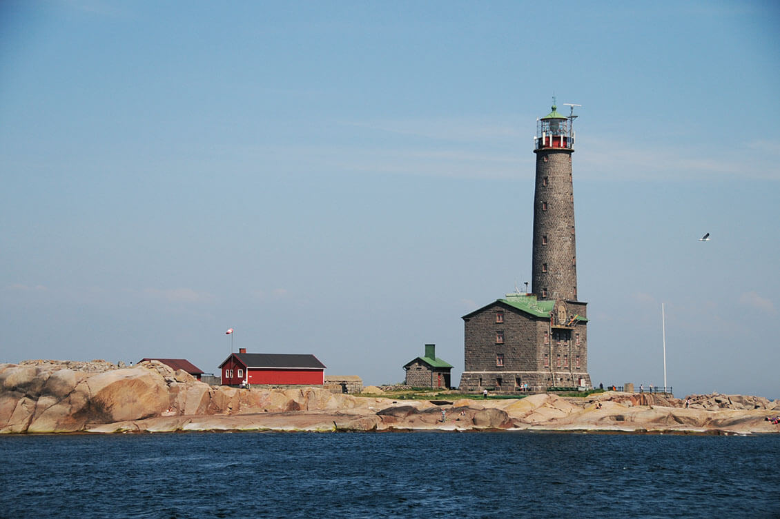 [13] Bengtskärin majakka pienellä kalliosaarella on kiehtova kohde. Kuva: Raija Hentman.