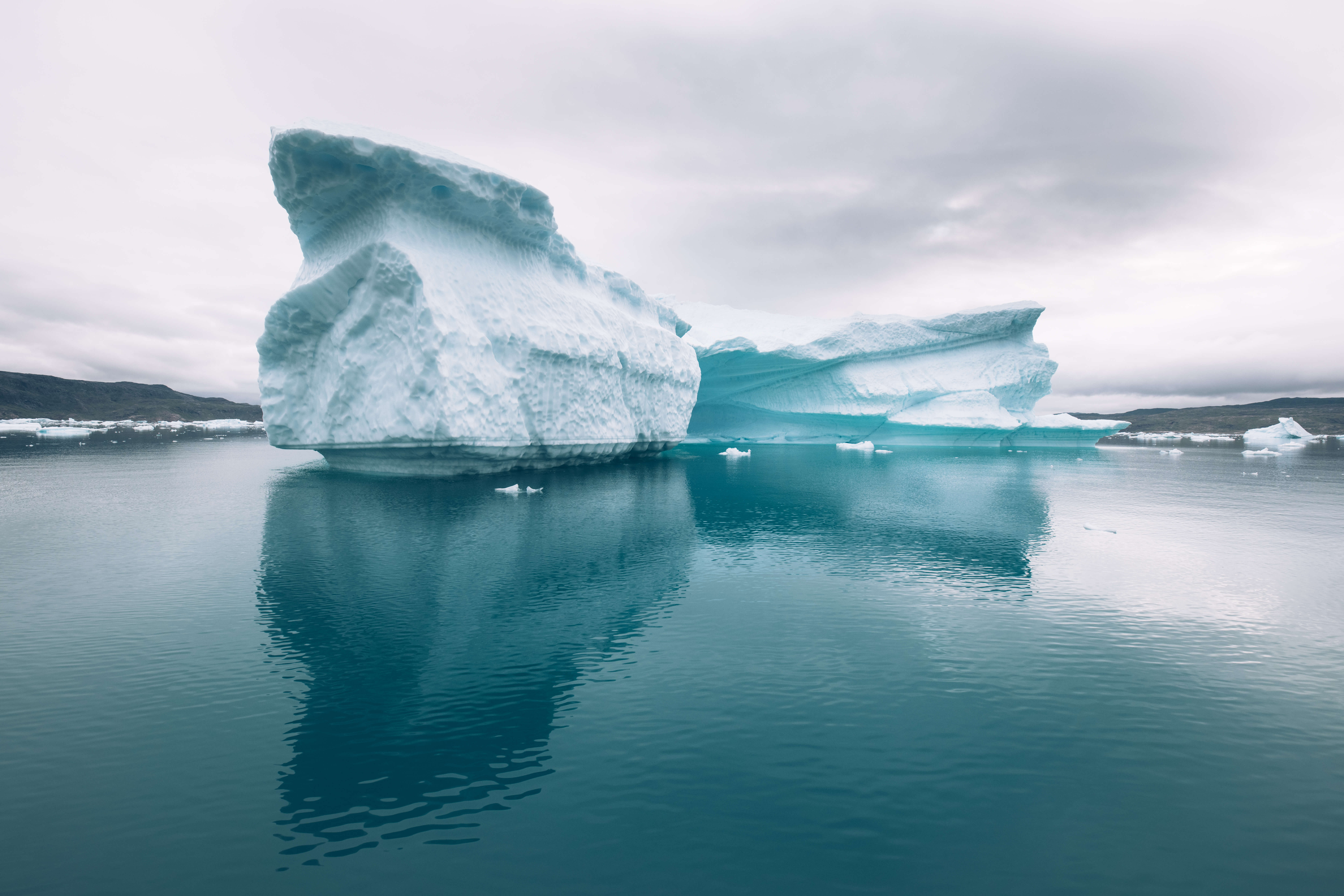 Olisi upea joskus nähdä pinnan alle, kuinka suuri tällainen jäälohkare todellisuudessa on ja minkä muotoinen se on veden alla