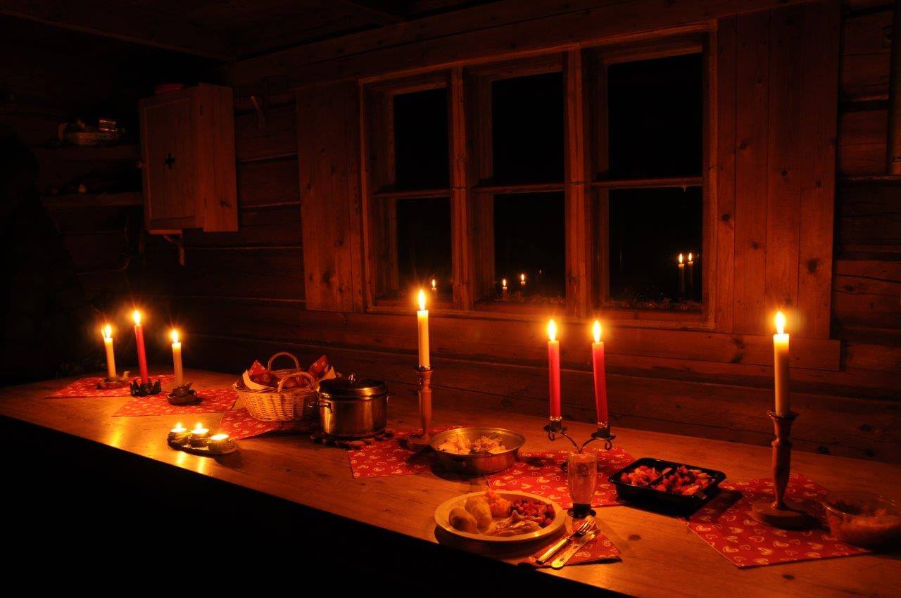 Jouluateria odottaa Tunturiladun Susi-Talaksen kämpällä.