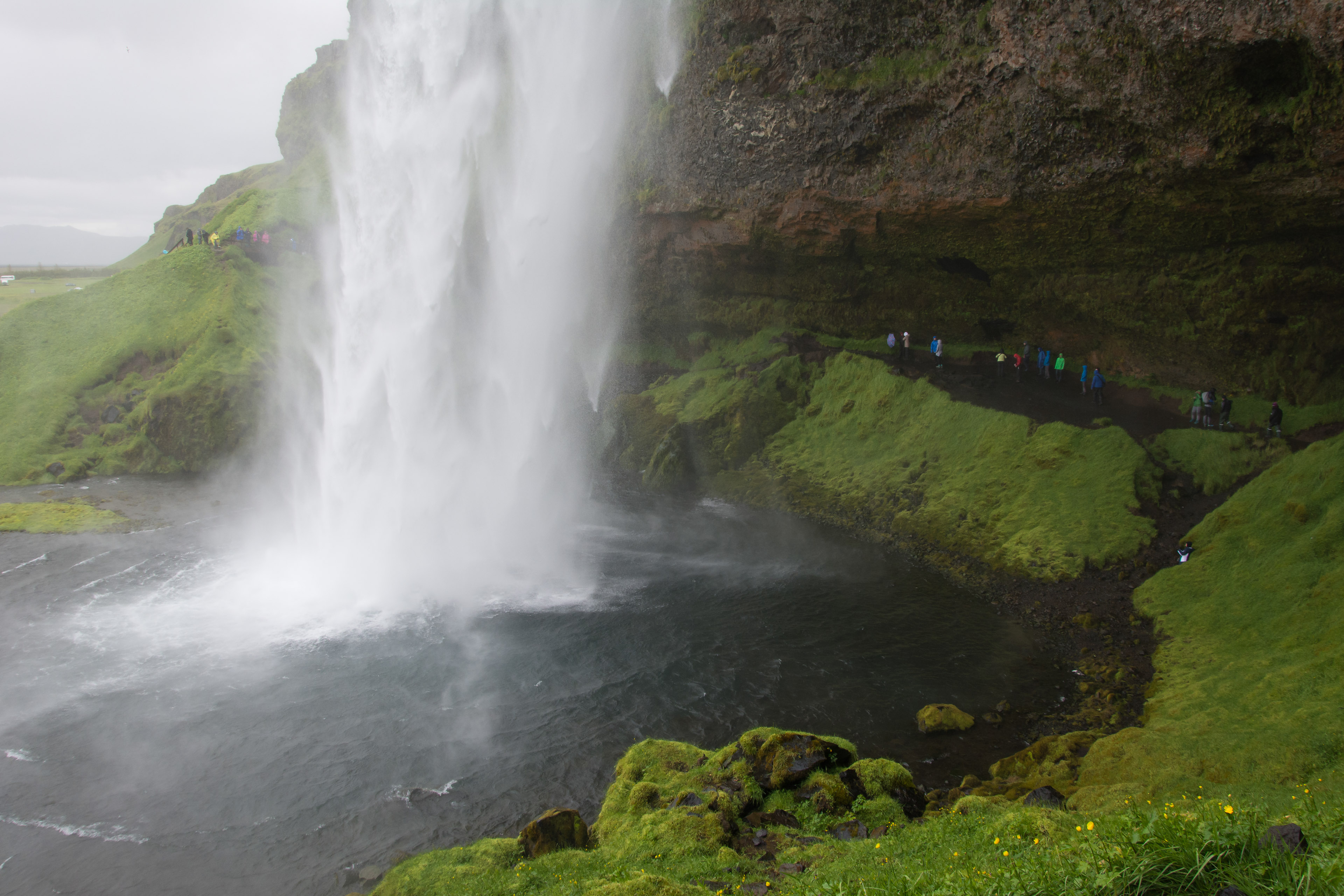 Jymisevät vedet - Seljalandsfoss.