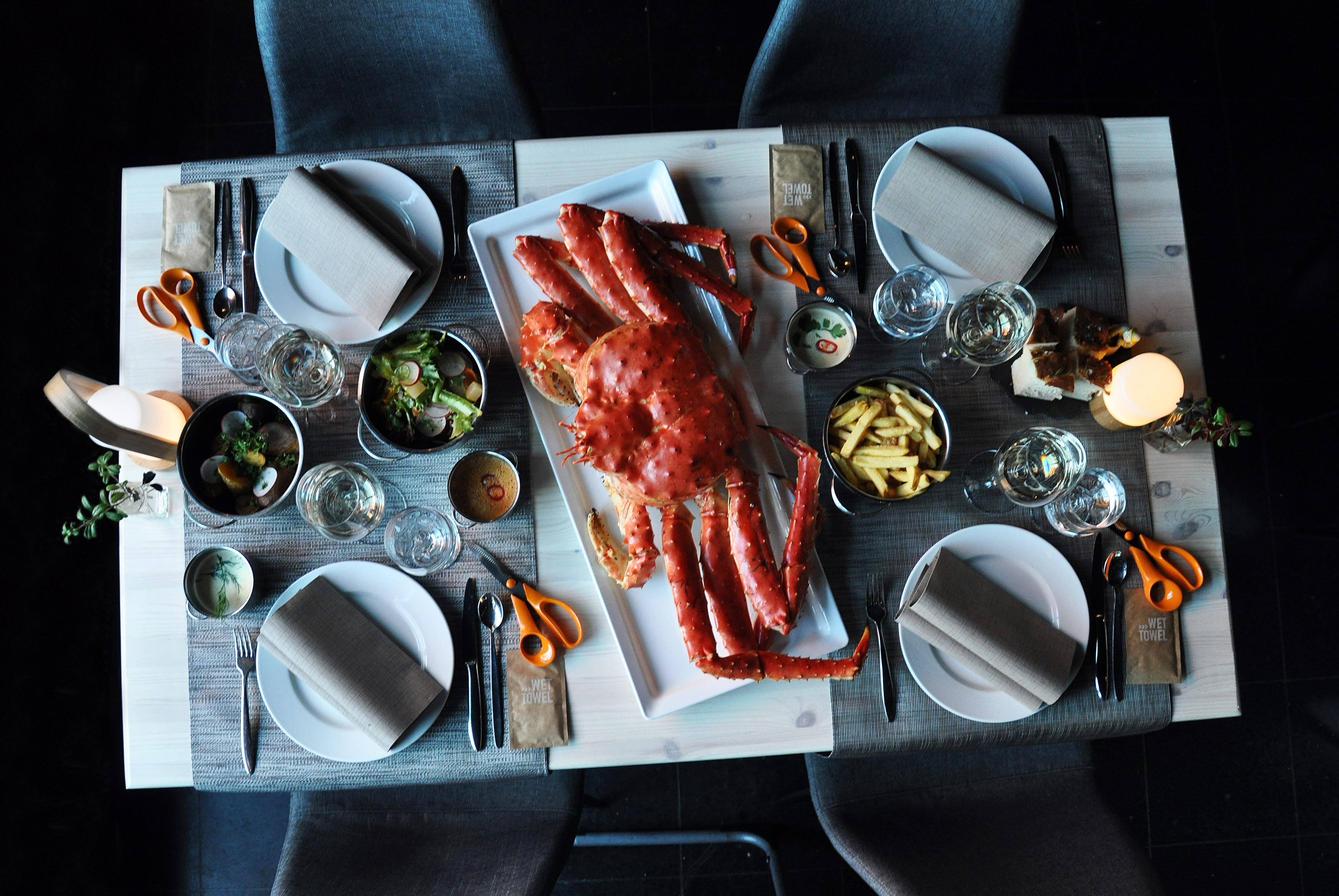 Levin King Crab Housessa elävän kuningasravun voi valita akvaariosta. Kuva: King Crab House.