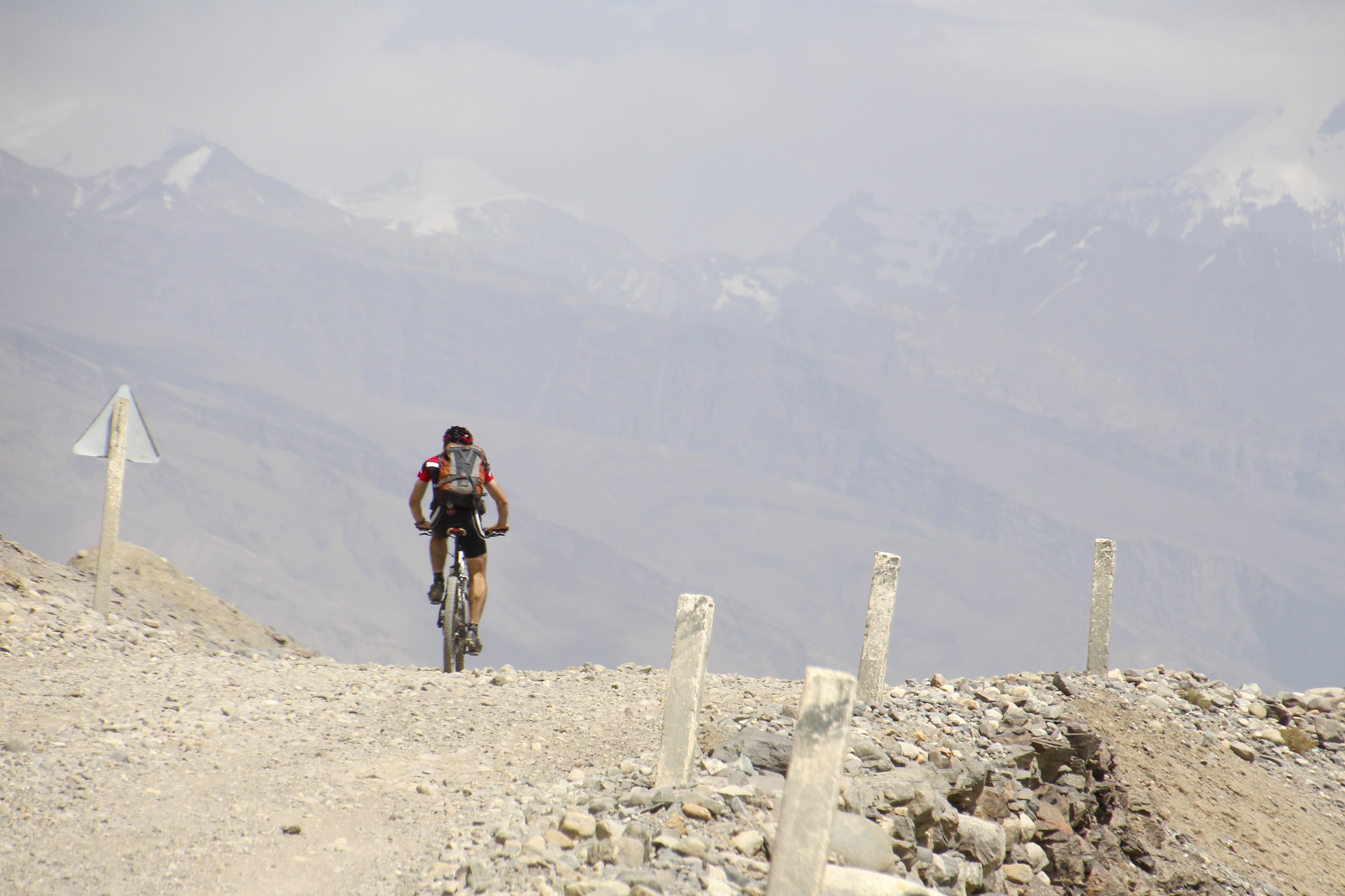 Neuvostoliitto rakensi aikoinaan Pamir Highwayn sotatieksi etelään kohti Afganistania. Kuva: Eero Oura.