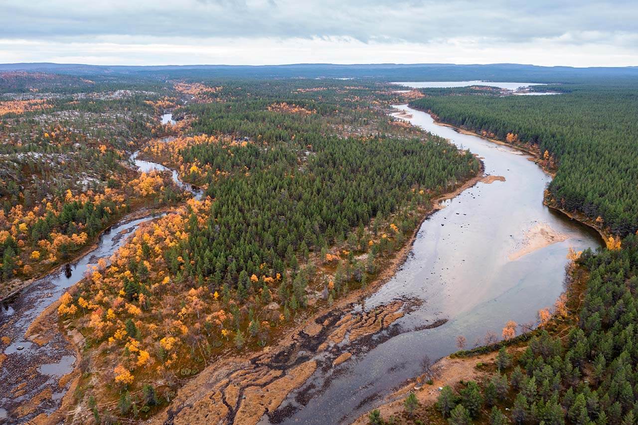 Routasenkurun vedet laskevat Norjan puolella Jäämereen laskevaan Uutuanjokeen. Kuva: Markus Sirkka.