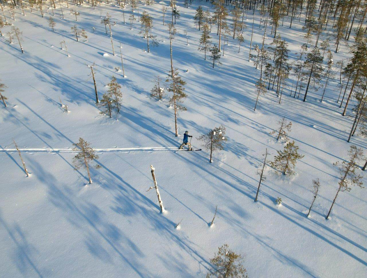 Kokeile jotain uutta, vaikkapa liukulumikengillä etenemistä. Kuva: Tom Toivonen.